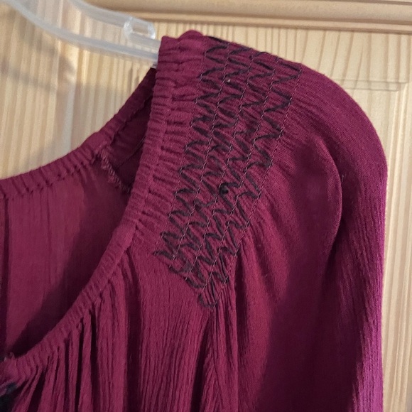 Maurice’s Women’s Burgundy and Black Embroidered‎ 3/4 Sleeve Blouse Size 0 - Picture 5 of 8